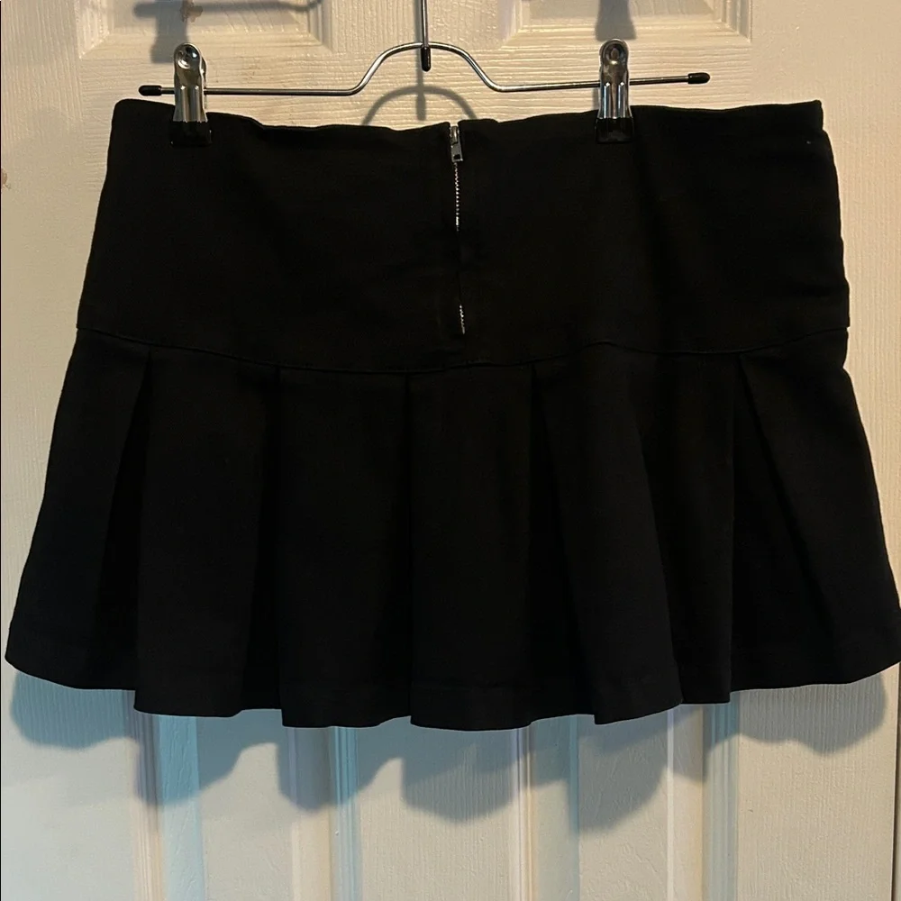 Janessa Pleated Mini Skort - Black - Picture 7 of 10